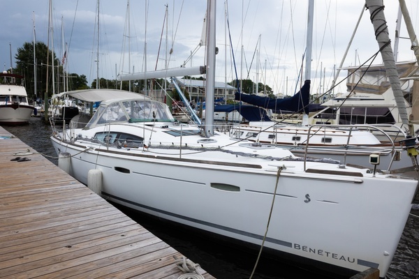 Photo of the 2009 Beneteau Oceanis 40 "BLACKFIN"