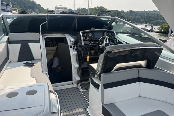 Searenity 29ft Monterey Yacht For Sale