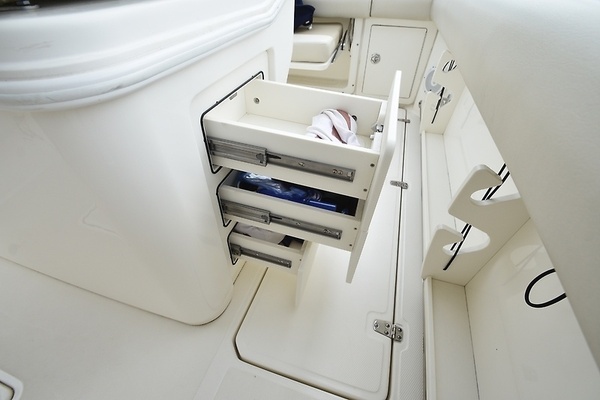 2022 Boston Whaler 25