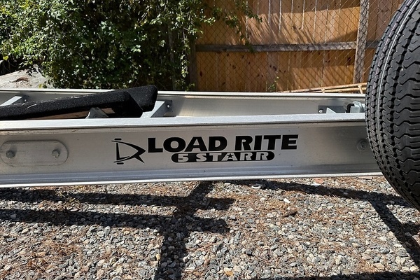 2022 Boston Whaler 25