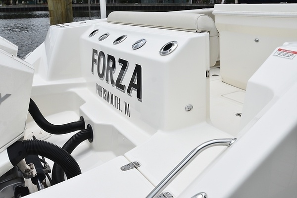 2022 Boston Whaler 25