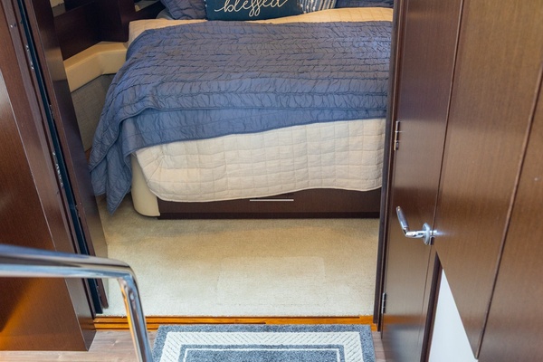 Builders Risk 42ft Regal Yacht For Sale