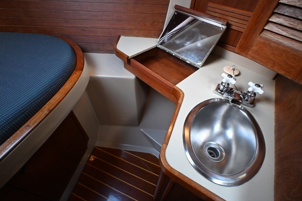 CORELLIAN 40ft C amp C Yacht For Sale