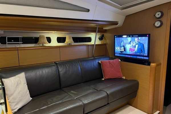 Photo of the 2012 Jeanneau 