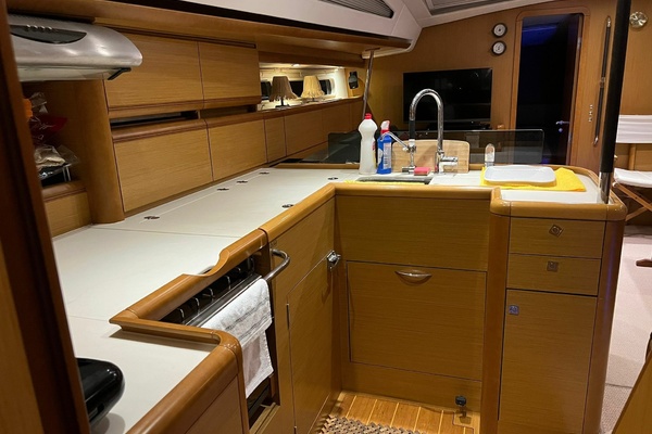 57ft Jeanneau Yacht For Sale