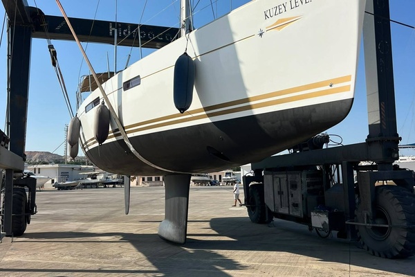 57ft Jeanneau Yacht For Sale