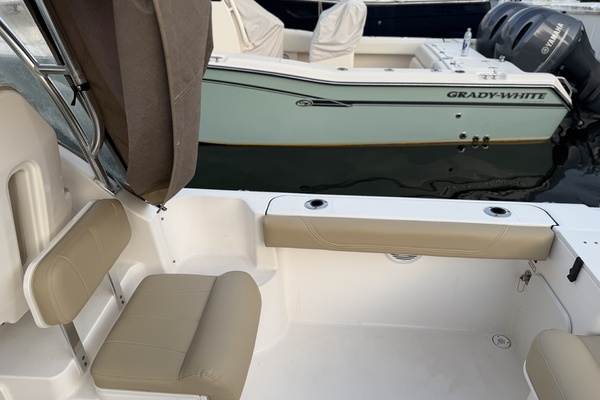 25ft Pursuit Yacht For Sale