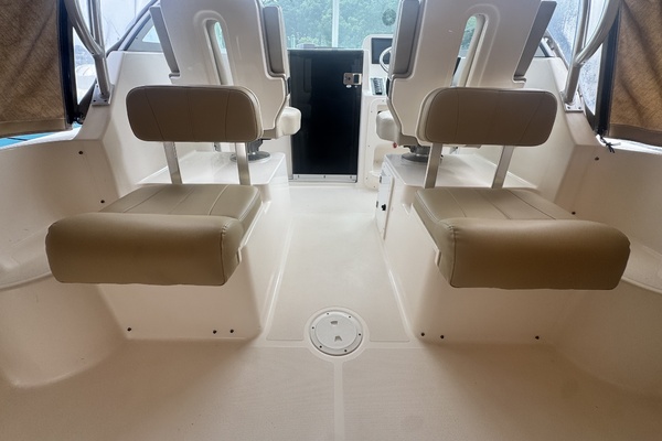 25ft Pursuit Yacht For Sale