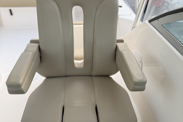 25ft Pursuit Yacht For Sale