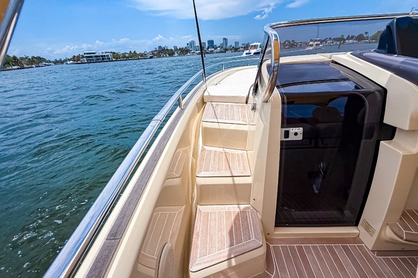 29ft Invictus Yacht For Sale