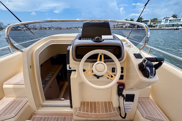 29ft Invictus Yacht For Sale