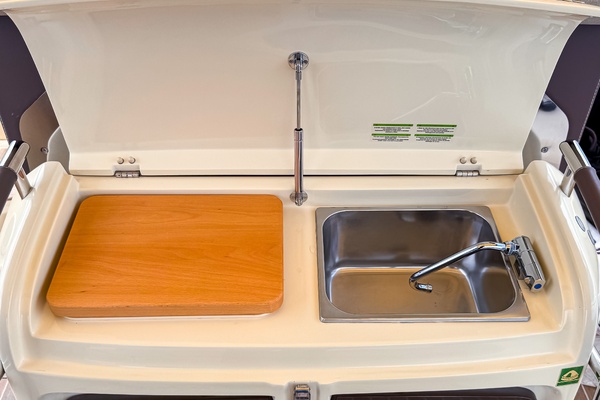 29ft Invictus Yacht For Sale