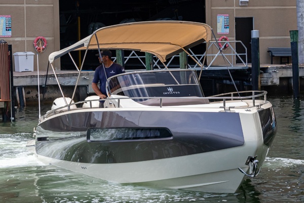 29ft Invictus Yacht For Sale