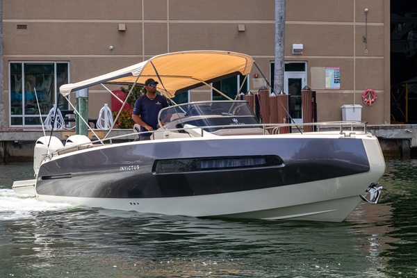29ft Invictus Yacht For Sale