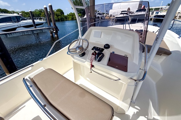 23ft White Shark Yacht For Sale