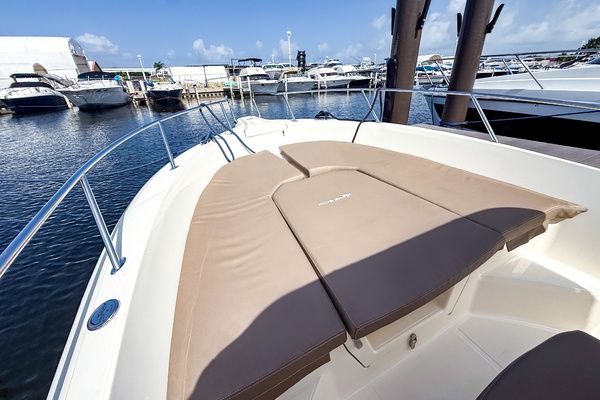23ft White Shark Yacht For Sale