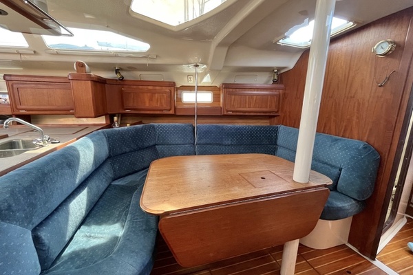 Telok Ayer 40ft Hunter Yacht For Sale