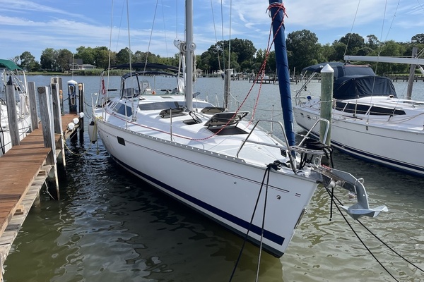 Telok Ayer 40ft Hunter Yacht For Sale