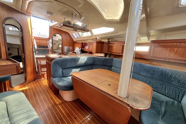 Telok Ayer 40ft Hunter Yacht For Sale