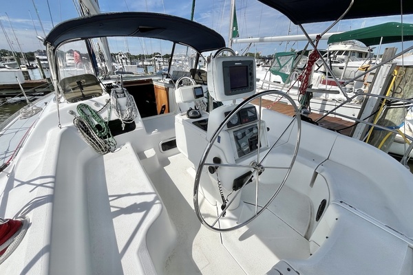 Telok Ayer 40ft Hunter Yacht For Sale