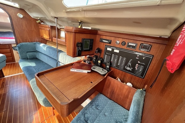 Telok Ayer 40ft Hunter Yacht For Sale