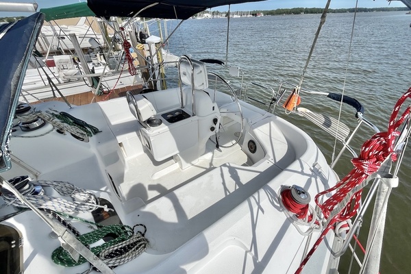Telok Ayer 40ft Hunter Yacht For Sale