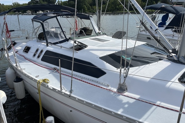 Telok Ayer 40ft Hunter Yacht For Sale