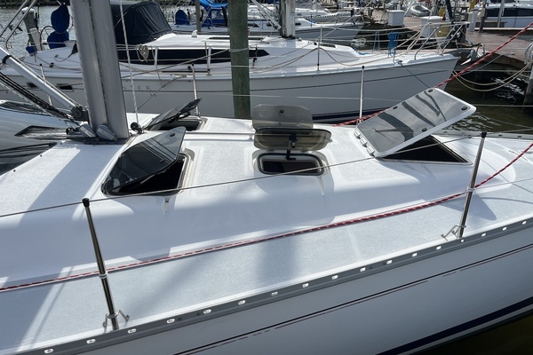 Telok Ayer 40ft Hunter Yacht For Sale