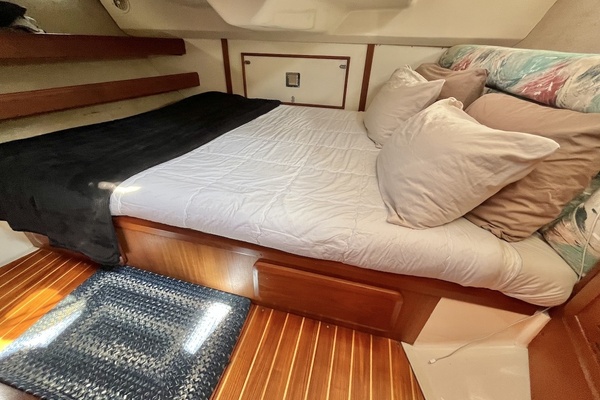 Telok Ayer 40ft Hunter Yacht For Sale