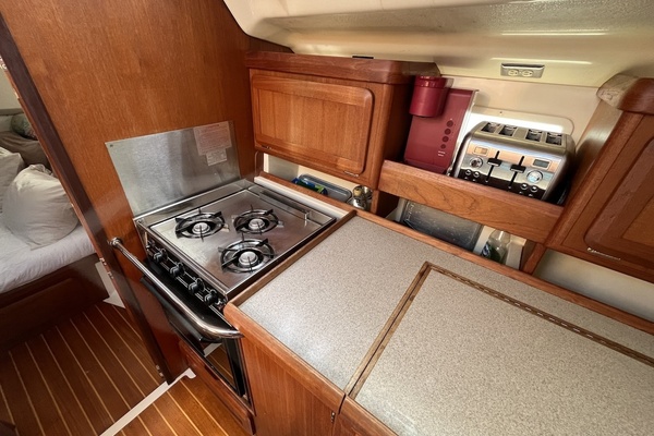 Telok Ayer 40ft Hunter Yacht For Sale