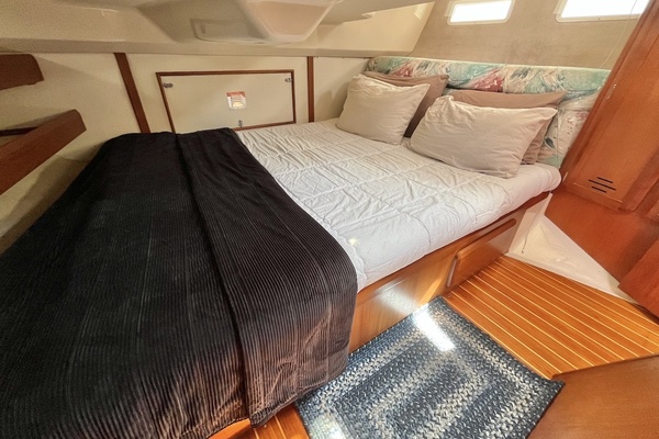 Telok Ayer 40ft Hunter Yacht For Sale