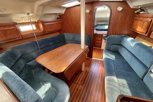 Telok Ayer 40ft Hunter Yacht For Sale