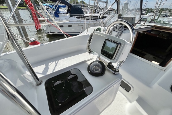 Telok Ayer 40ft Hunter Yacht For Sale