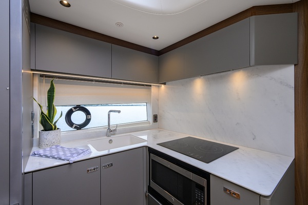 Princess 50 - Crown - Galley