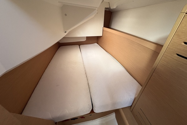 Goodnight Owl 34ft Jeanneau Yacht For Sale