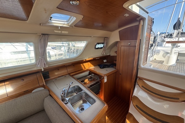 Jeanneau  Yacht For Sale