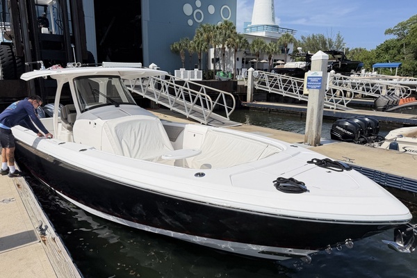2019 Intrepid 34