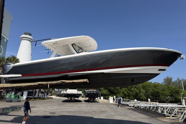 2019 Intrepid 34