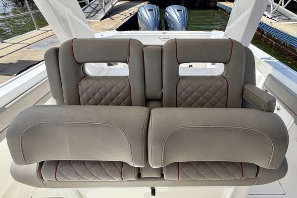 2019 Intrepid 34