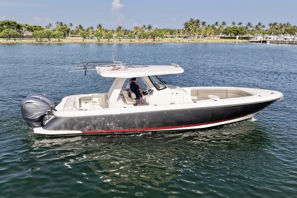 2019 Intrepid 34