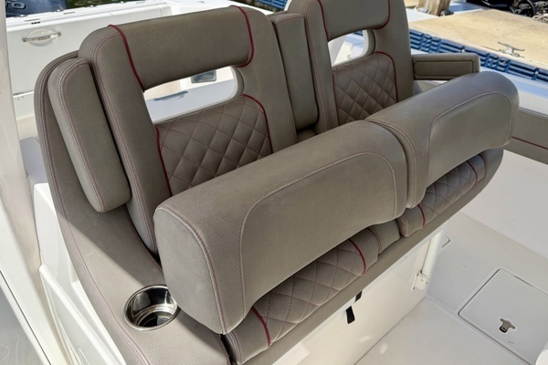 2019 Intrepid 34