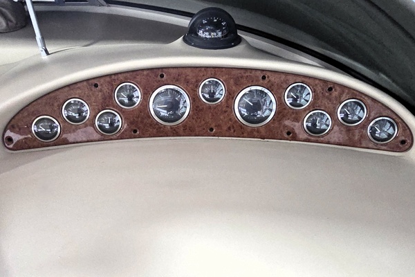 Helm  Upper Guages