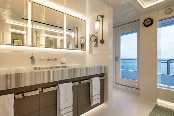 Owner's Stateroom Port En Suite 