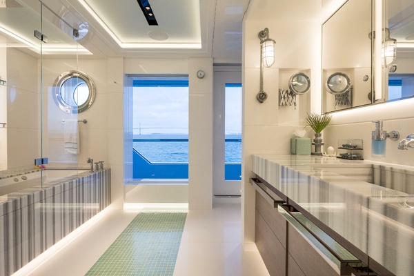 Owner's Stateroom Bath Starboard En Suite 