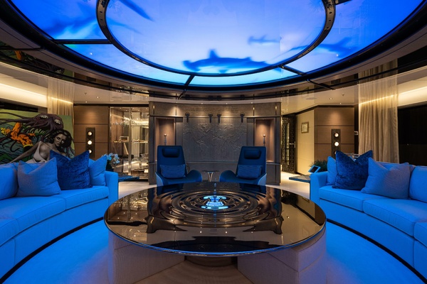 Main Salon Looking Forward 