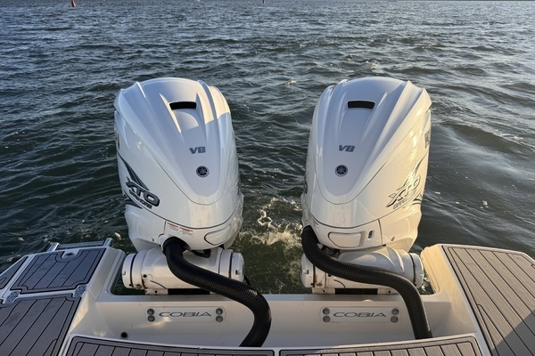 2023 Cobia 33