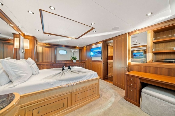 123ft Palmer Johnson Yacht For Sale