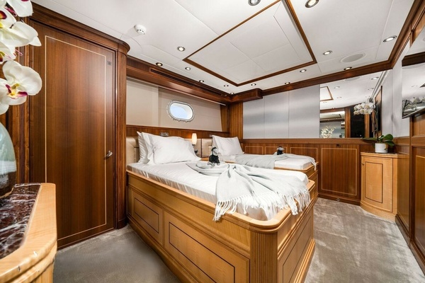 123ft Palmer Johnson Yacht For Sale