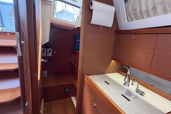 Breeze 41ft Beneteau Yacht For Sale