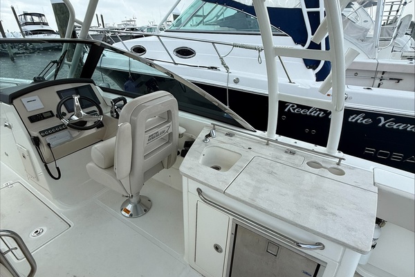 27ft Boston Whaler Yacht For Sale